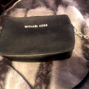 Micheal kors mini crossbody purse
